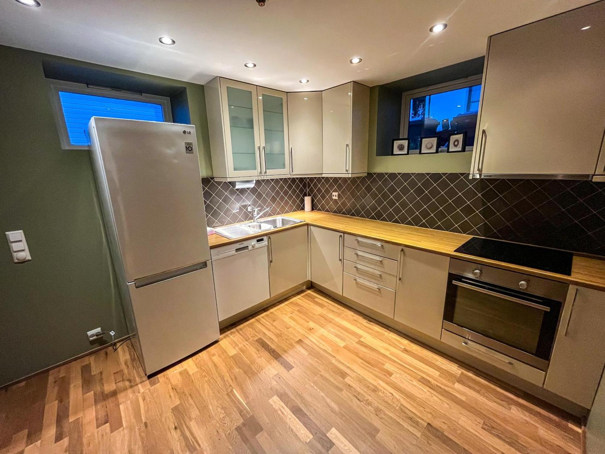 Two-Bedroom City Apartment With Fire Place, Free Parking And Fjordview Terrace - Calm And Central Ålesund Exterior foto