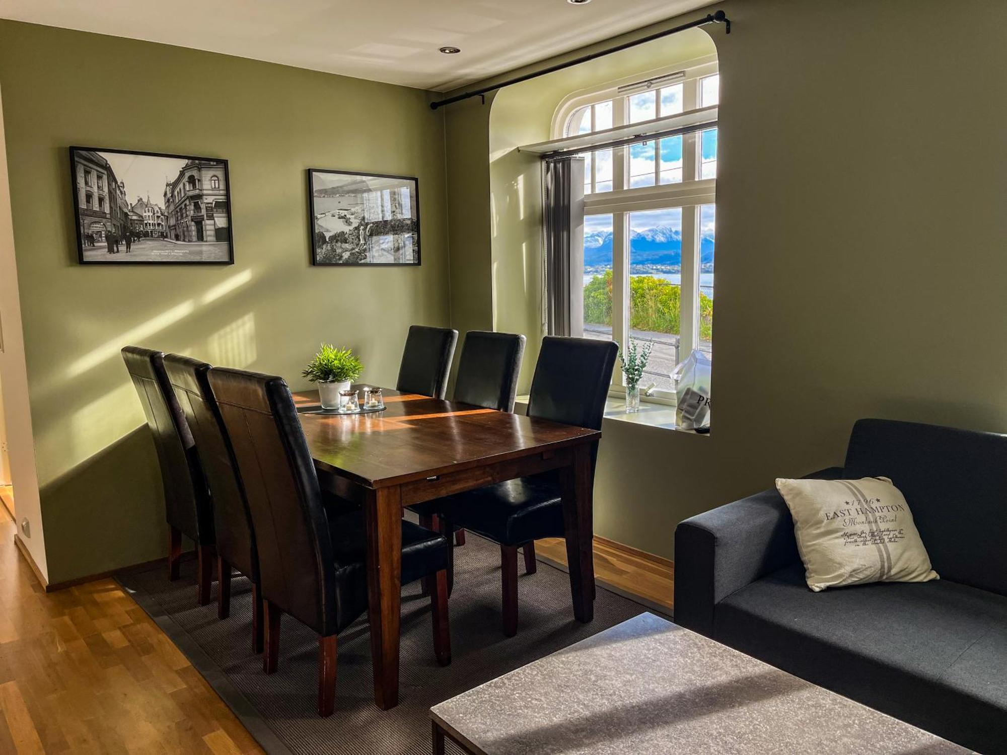 Two-Bedroom City Apartment With Fire Place, Free Parking And Fjordview Terrace - Calm And Central Ålesund Exterior foto