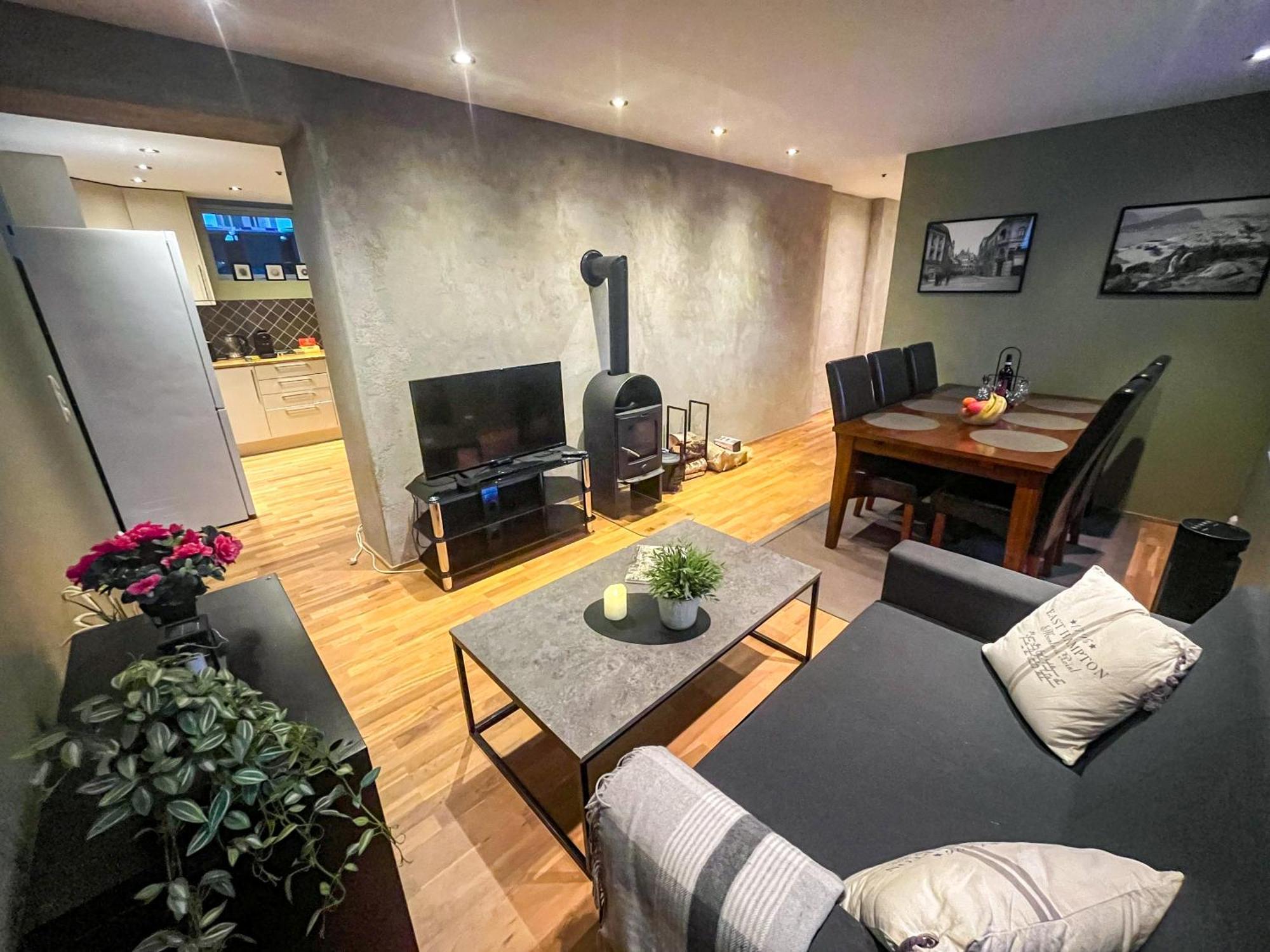 Two-Bedroom City Apartment With Fire Place, Free Parking And Fjordview Terrace - Calm And Central Ålesund Exterior foto